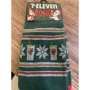 7 Eleven Crew Socks Green Cup Snowflake One Size NWT